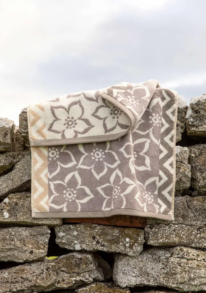 Gudrun Sjdn Stars Towel In Organic Cotton Women Bathroom