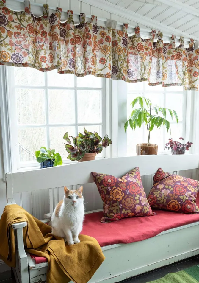 Gudrun Sjdn Wild Rose Curtain Valance In Linen Women Curtains