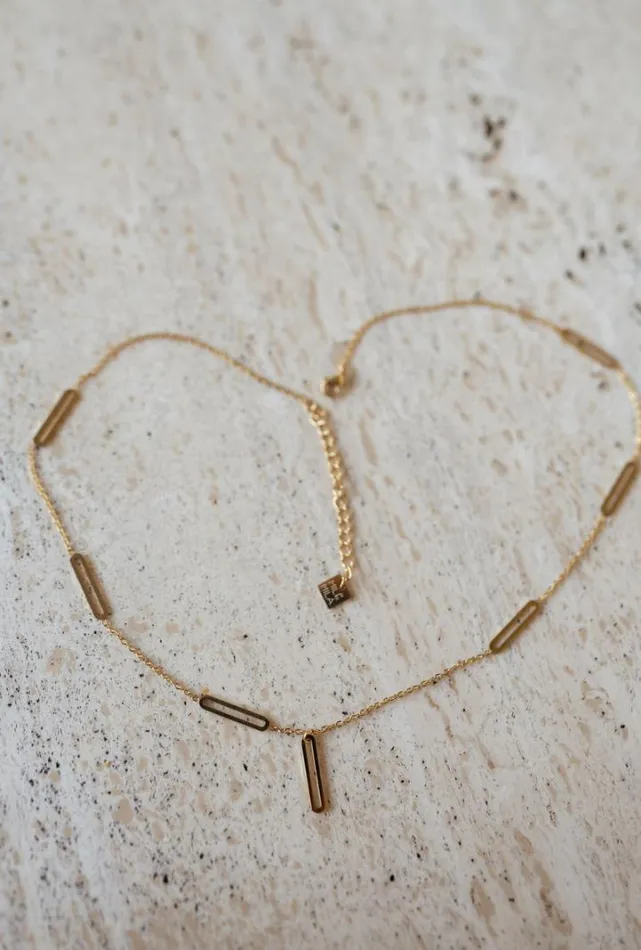 Jewelry and Accessories Necklaces Easy Clothes Golden Alan Necklace Jewelry and Accessories Necklaces Easy Clothes Golden Alan Necklace