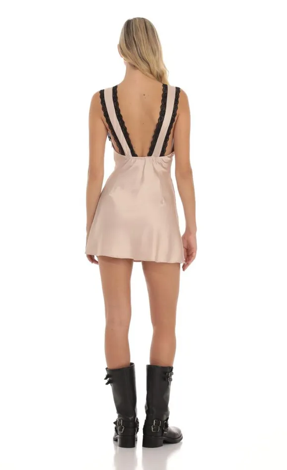 Lace Satin VNeck Dress Cameo Women LUCY IN THE SKY Mini Dresses Lace Satin VNeck Dress Cameo Women LUCY IN THE SKY Mini Dresses