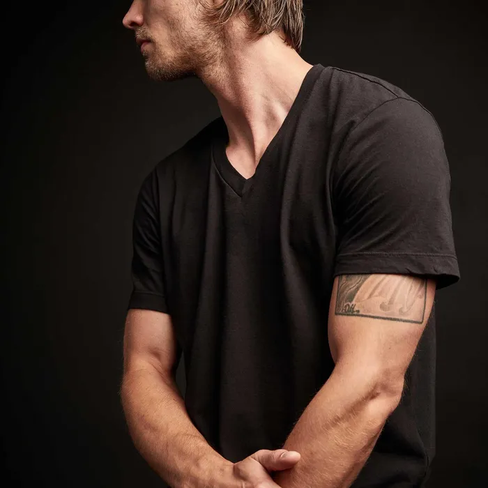 MEN James Perse CLASSICS Short Sleeve V Neck Black