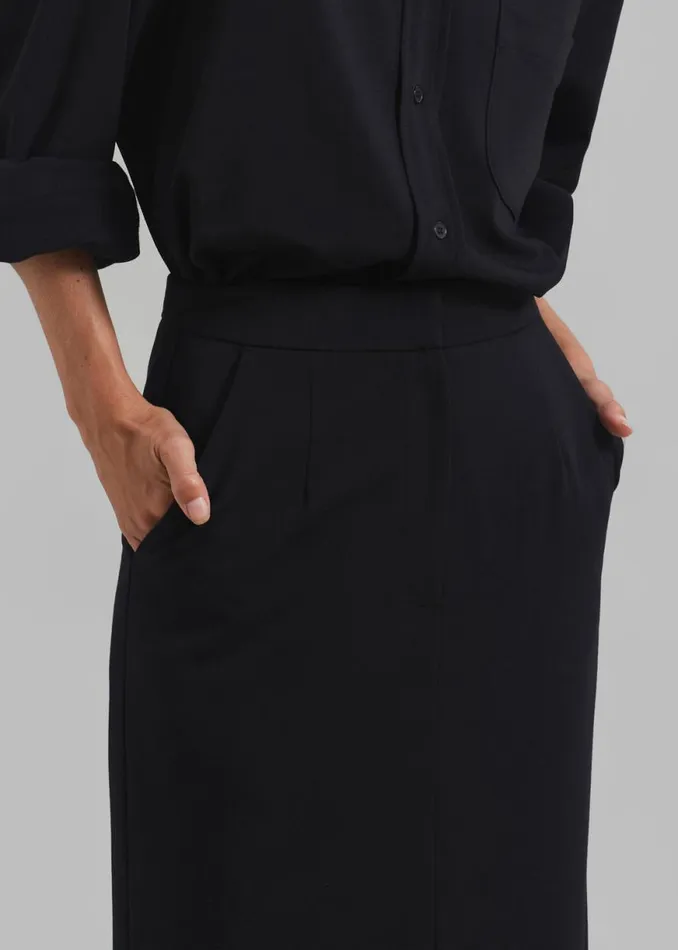 The Frankie Shop Hollis Back Slit Skirt 8211 Black Shop Clothing