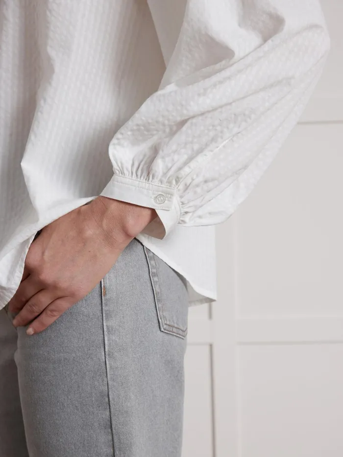 Women Clothing Cyrillus Blouse Made With Plain Flowing Seersucker Ecru