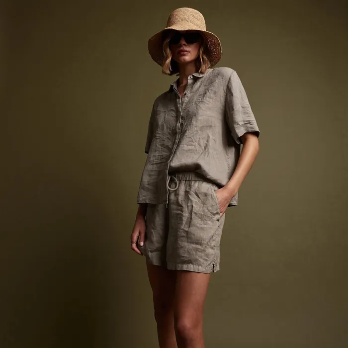 WOMEN James Perse SHORTS Lightweight Linen Short Silt Pigment